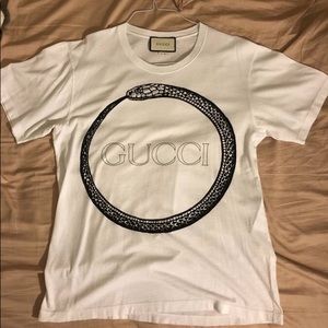Gucci ouroboris t shirt (AUTHENTIC)